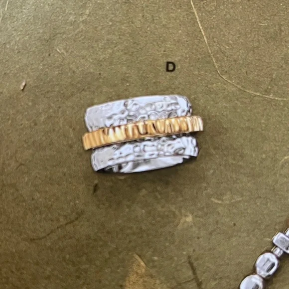 Silpada Hammered Circle Ring - Picture 13 of 13